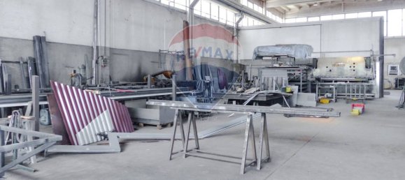 1390m² Warehouse in Robbio, Italy No. 295040 22