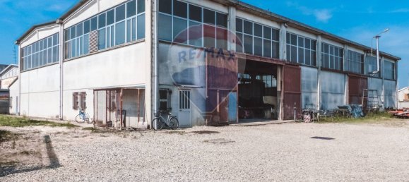 1390m² Warehouse in Robbio, Italy No. 295040 2