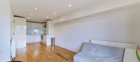 1 bedroom Apartment in Hounslow, United Kingdom No. 9861 4