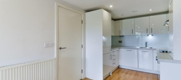 1 bedroom Apartment in Hounslow, United Kingdom No. 9861 2