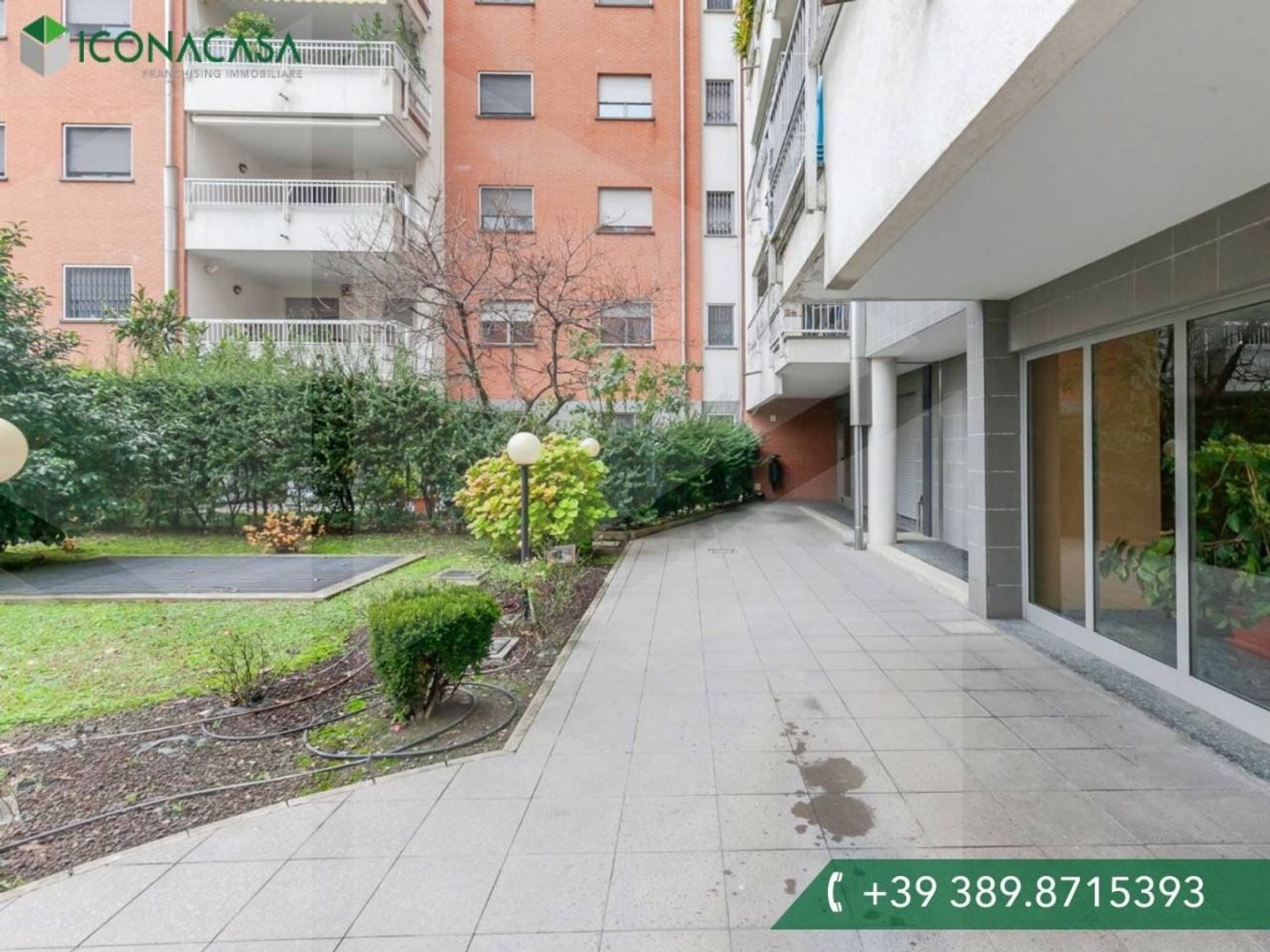 3 rooms Apartment in Milan, Italy No. 241182