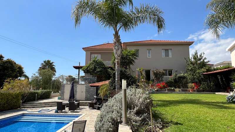 6 bedrooms Villa in Agios Athanasios, Cyprus No. 80651