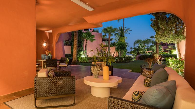 Apartamento de 3 dormitorios en Estepona, Spain No. 132080