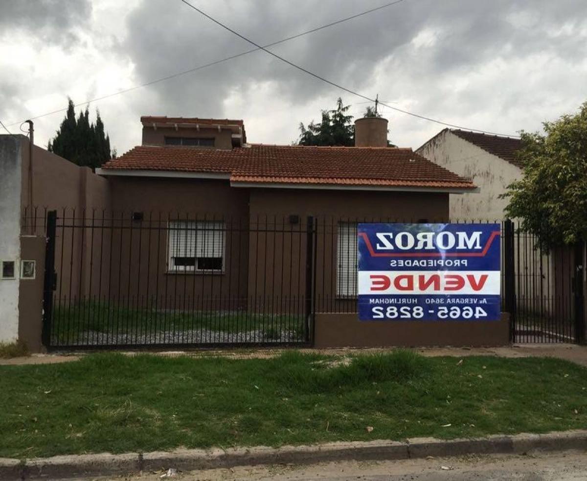 Casa de 3 dormitorios en Hurlingham, Argentina No. 93637