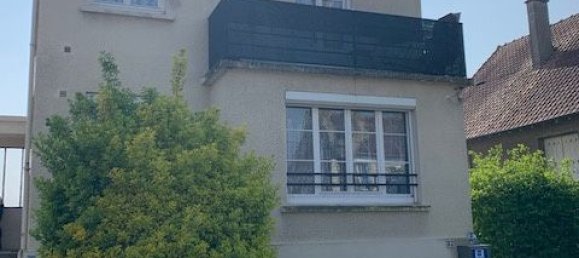 4 bedrooms House in Melun, France No. 130789 3