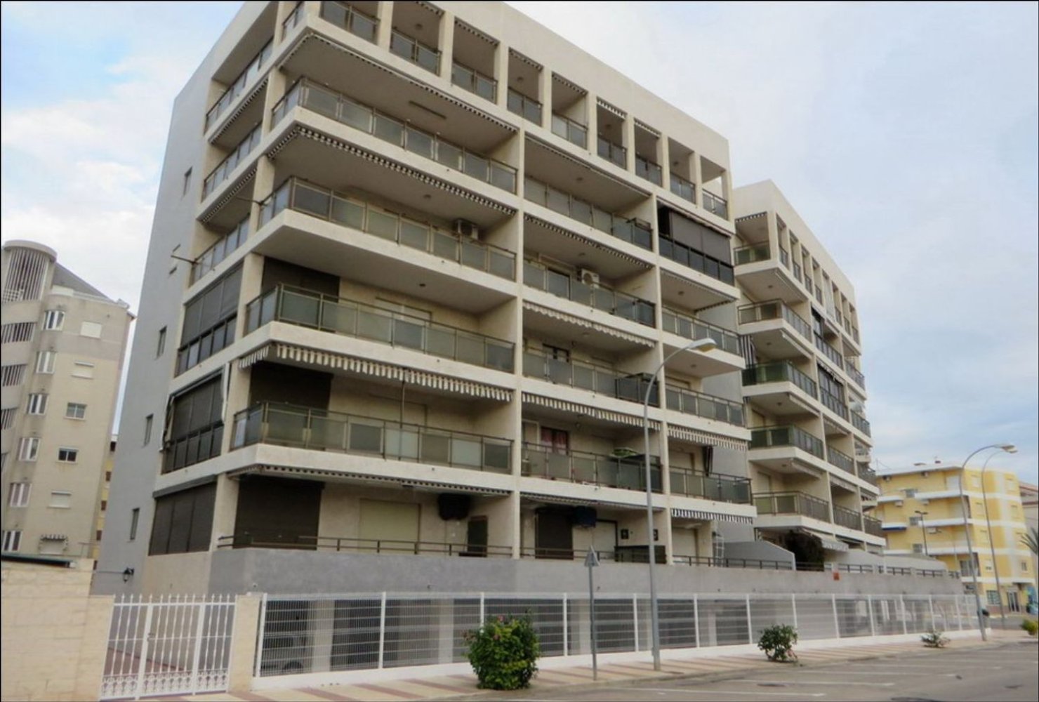 Garaje en Daimús, Spain 900 m² No. 208568