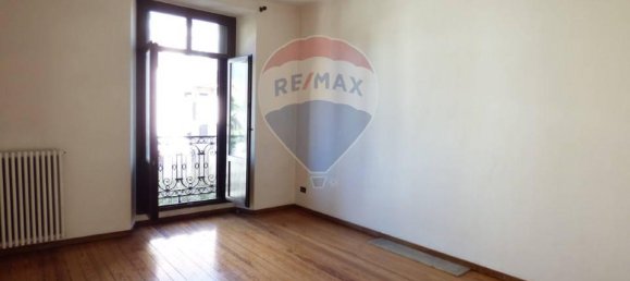 3غرفة شقة في Luino, Italy رقم 7053 21