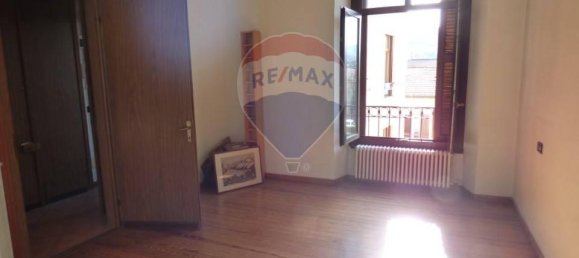 3غرفة شقة في Luino, Italy رقم 7053 11