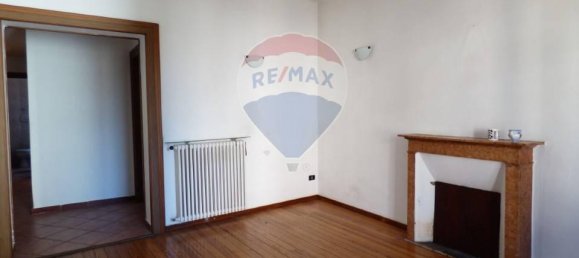 3غرفة شقة في Luino, Italy رقم 7053 3