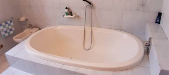 4 غرف نوم فيلا في Cavezzo, Italy رقم 208575 40