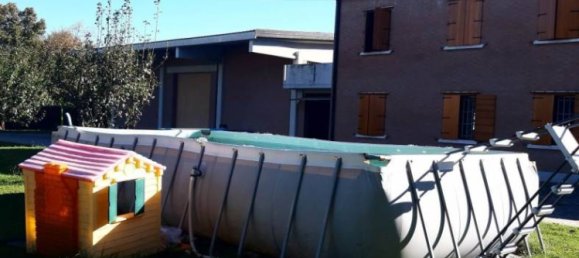 4 غرف نوم فيلا في Cavezzo, Italy رقم 208575 2