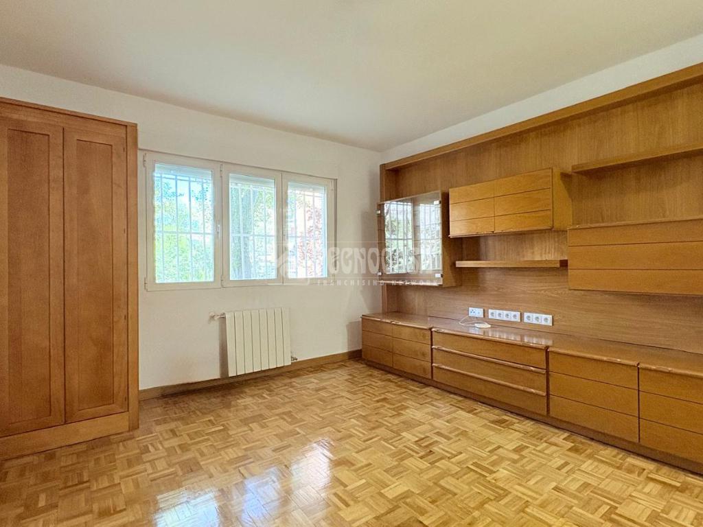 Apartamento de 2 habitaciónes en Madrid, Spain No. 144573