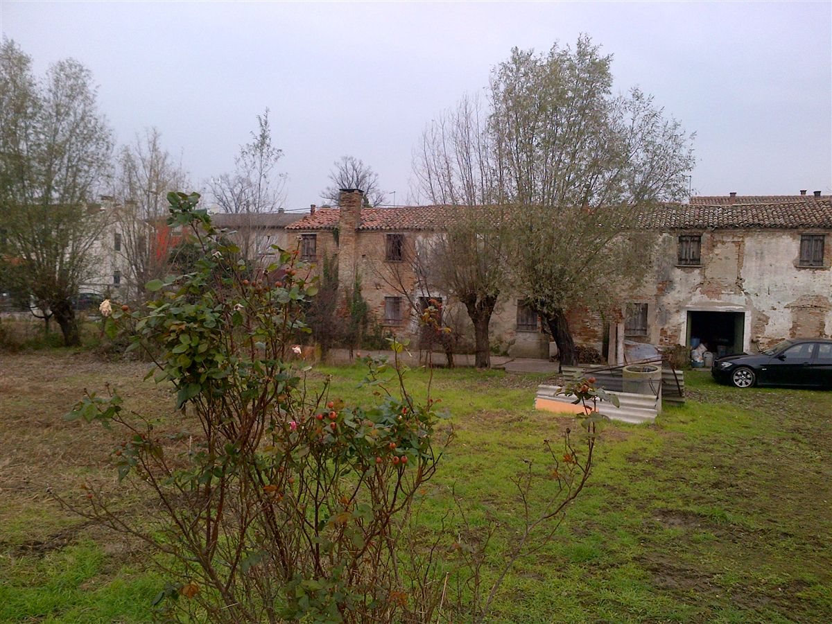 6 rooms House in Adria, Italy No. 223932