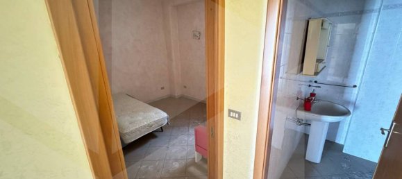 Квартира с 2 комнатами в Барлетта, Италия № 19220 7