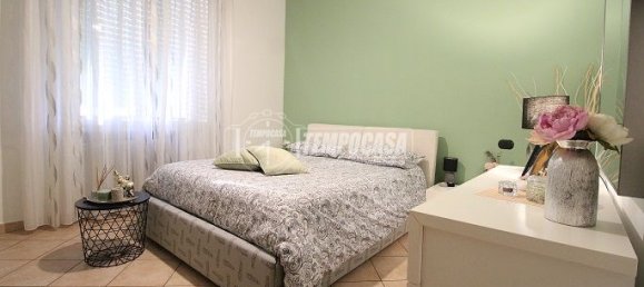 2 bedrooms Apartment in Reggio Emilia, Italy No. 61232 3