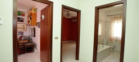 4 rooms Apartment in Messina, Italy No. 13699 19