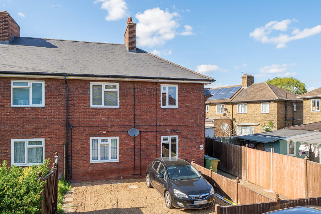 1 bedroom Maisonette in London, United Kingdom No. 7695