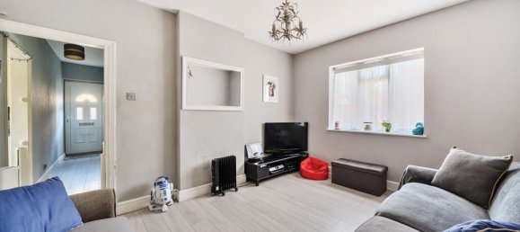 1 bedroom Maisonette in London, United Kingdom No. 7695 2