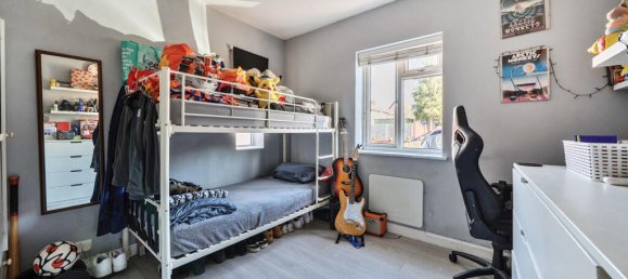 1 bedroom Maisonette in London, United Kingdom No. 7695 5