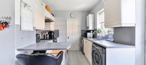 1 bedroom Maisonette in London, United Kingdom No. 7695 10