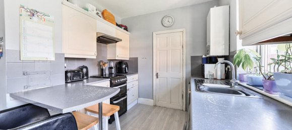 1 bedroom Maisonette in London, United Kingdom No. 7695 9