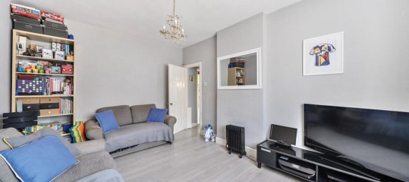 1 bedroom Maisonette in London, United Kingdom No. 7695 8