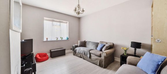 1 bedroom Maisonette in London, United Kingdom No. 7695 6