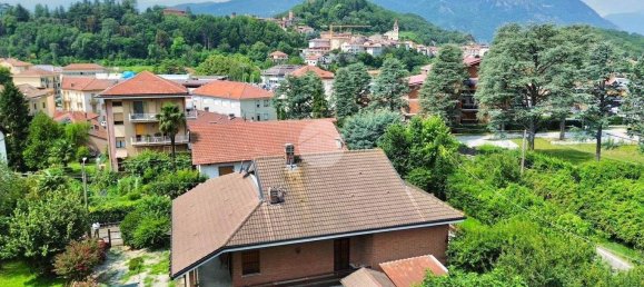 4 bedrooms Villa in Avigliana, Italy No. 52367 4