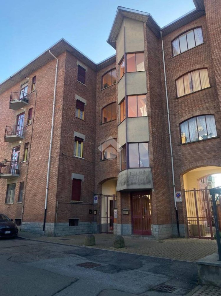 3 bedrooms Apartment in Trofarello, Italy No. 129792