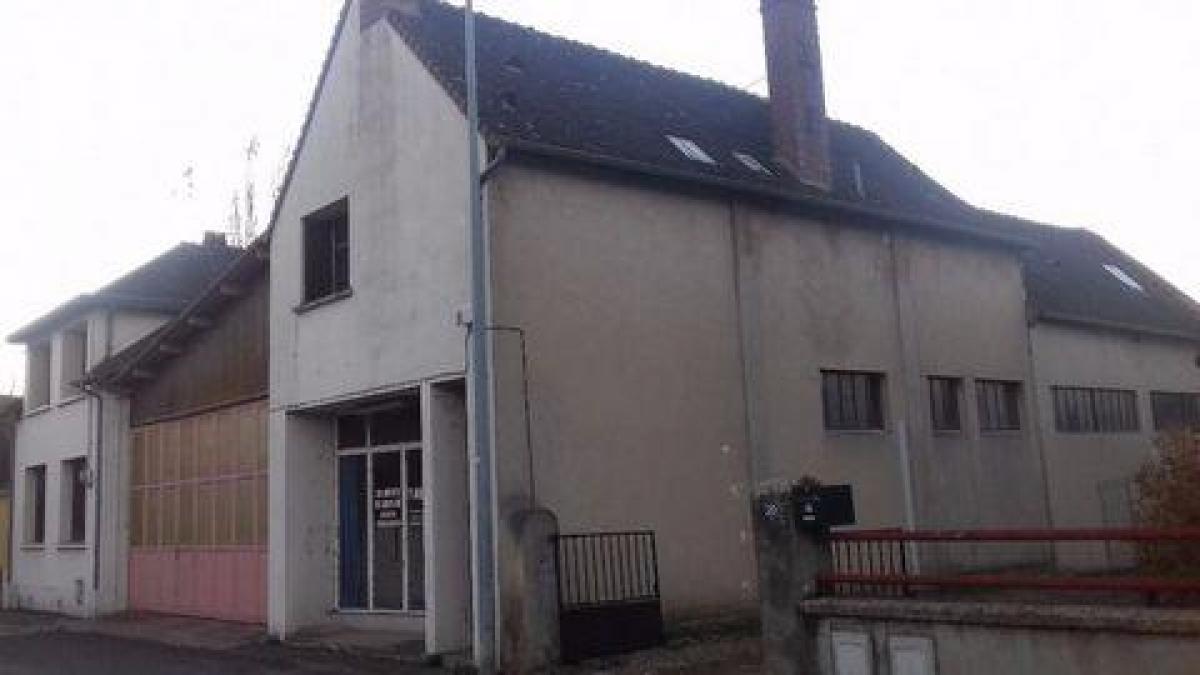 Casa de 3 dormitorios en Le Theil, France No. 31294