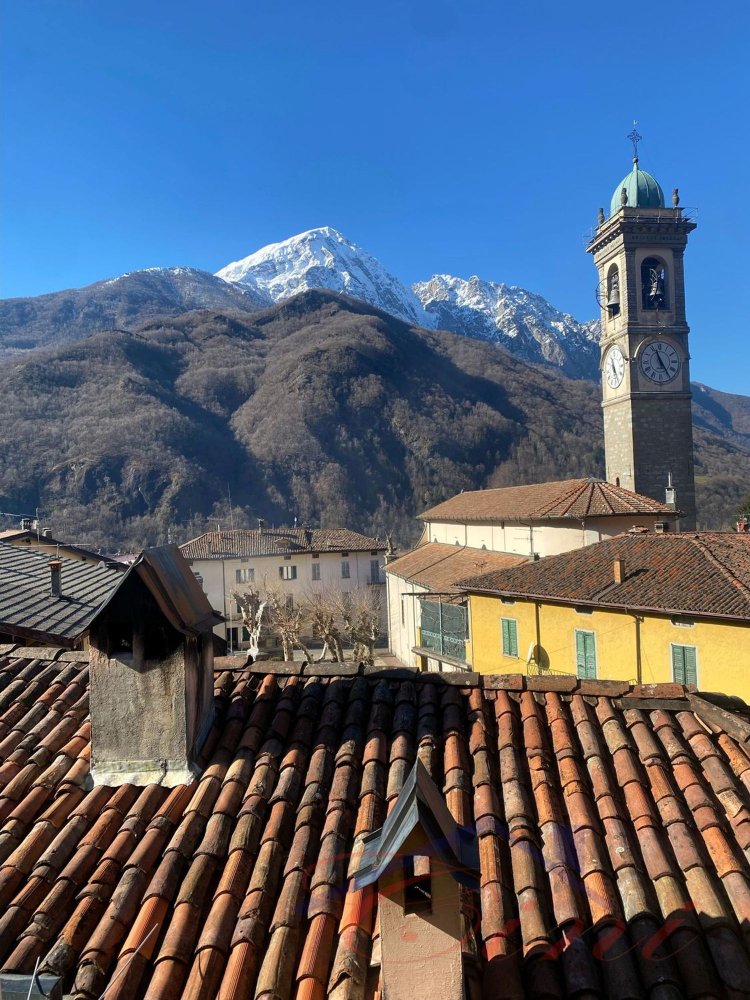 Casa de 6 dormitorios en Introbio, Italy No. 365520