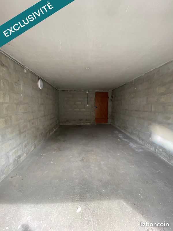 Garage à Mont-de-Marsan, France No. 337794