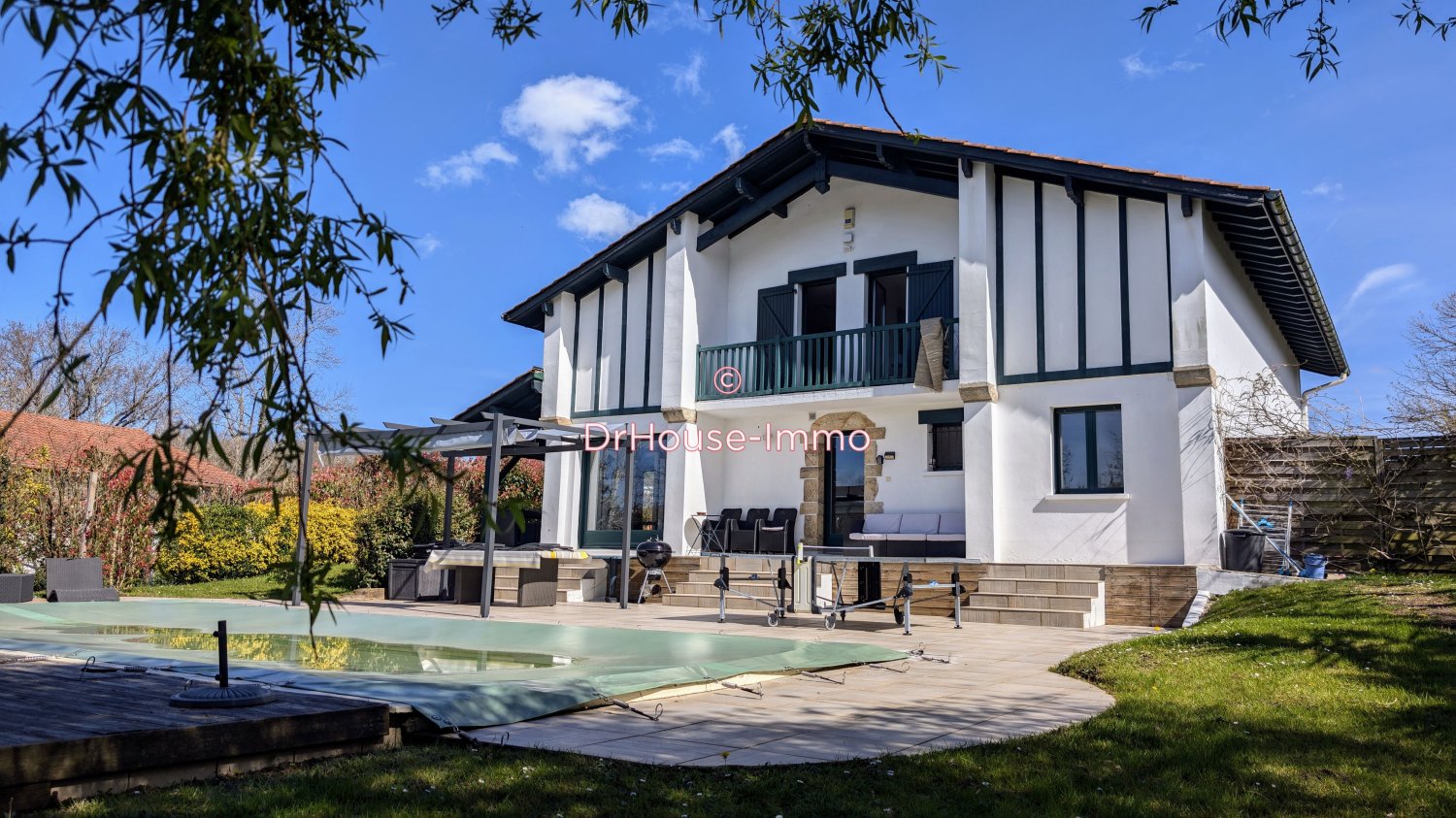 5 bedrooms House in Urrugne, France No. 104108