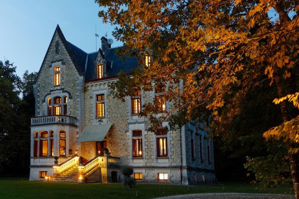 9 bedrooms Castles in Saint-Front-de-Pradoux, France No. 108700