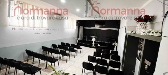 3 rooms Commercial property in Aversa, Italy No. 80623 2