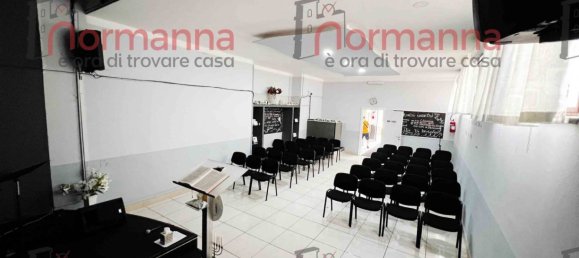 3 rooms Commercial property in Aversa, Italy No. 80623 4