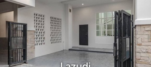 5 bedrooms Bungalow in Bangkok, Thailand No. 19593 3