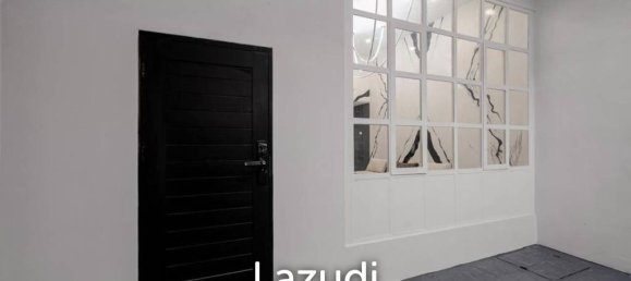 5 bedrooms Bungalow in Bangkok, Thailand No. 19593 4