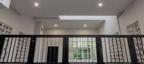 5 bedrooms Bungalow in Bangkok, Thailand No. 19593 2