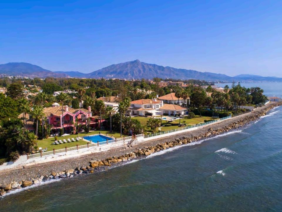 Вилла с 5 спальнями в Эстепона, Испания № 219138