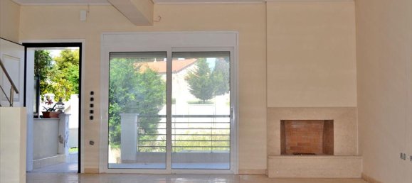 4 bedrooms Property in Kryoneri, Greece No. 7166 2