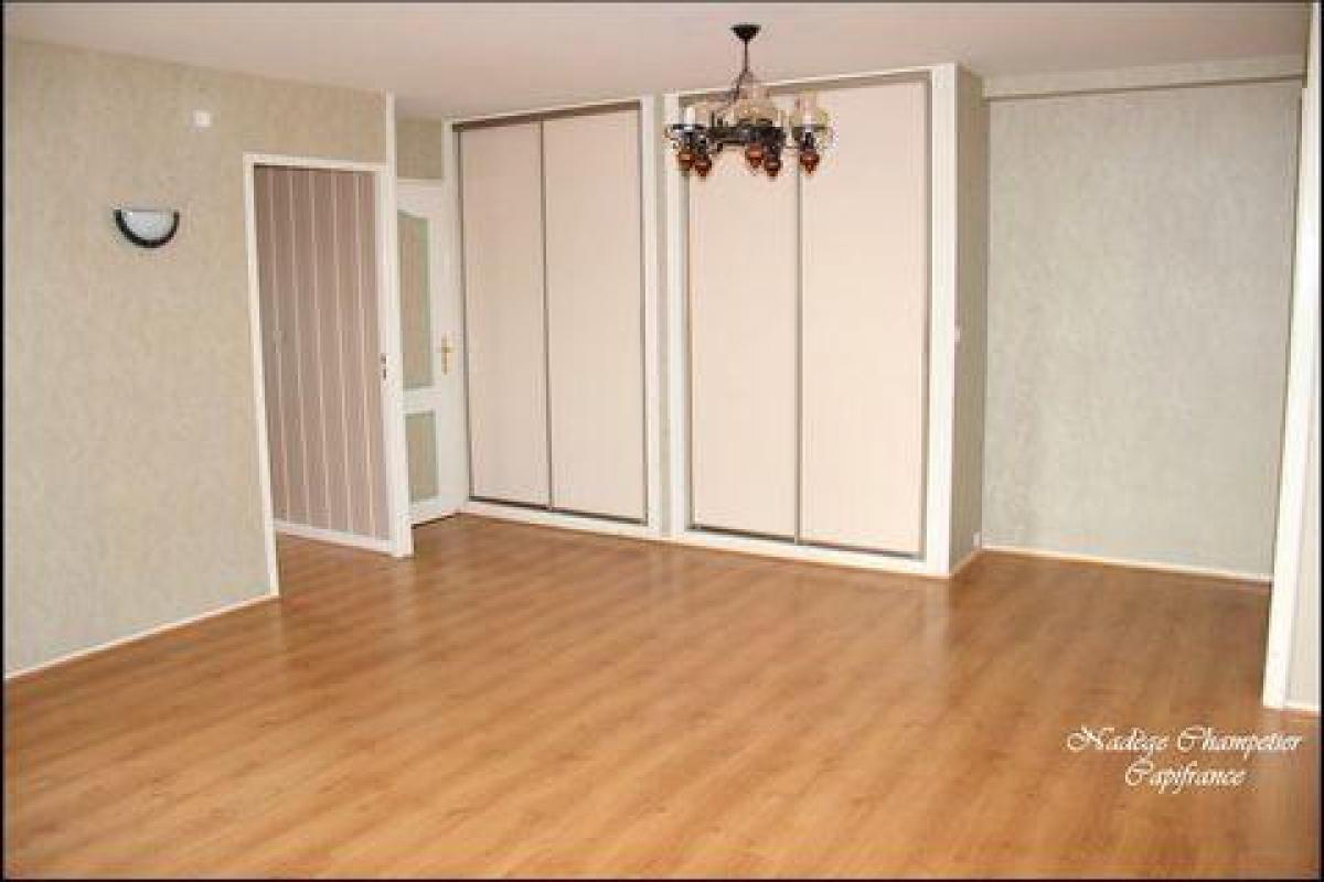 Condominio de 2 dormitorios en Bihorel, France No. 32343