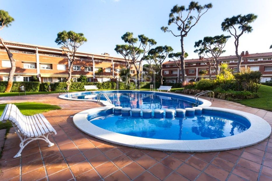 Таунхаус с 6 спальнями в Гава, Испания № 12808