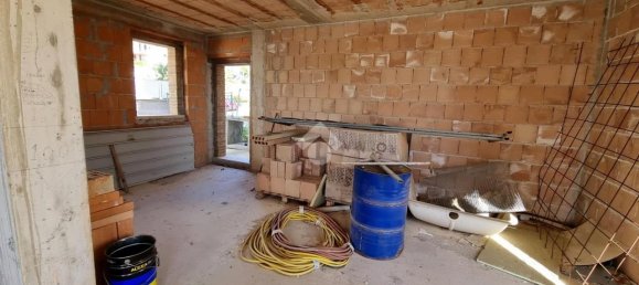 6 rooms Villa in Monteprandone, Italy No. 83150 4