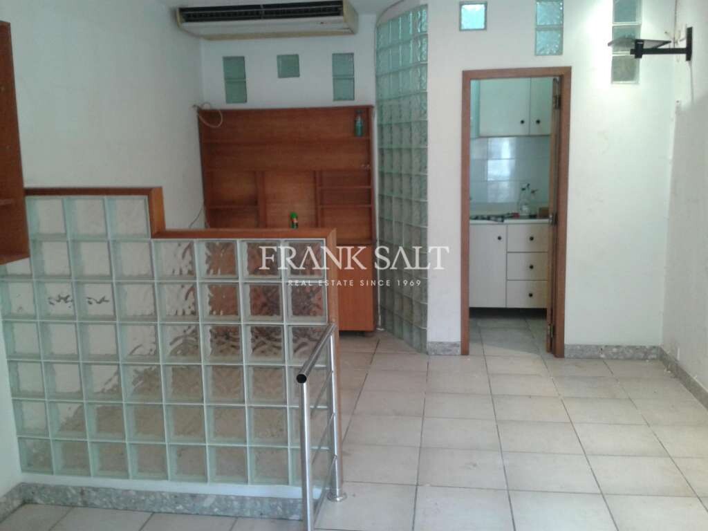 43m² Shop in Saint Paul's Bay, Malta No. 11852