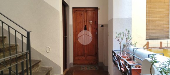 3 rooms Apartment in Florence, Italy No. 37757 3