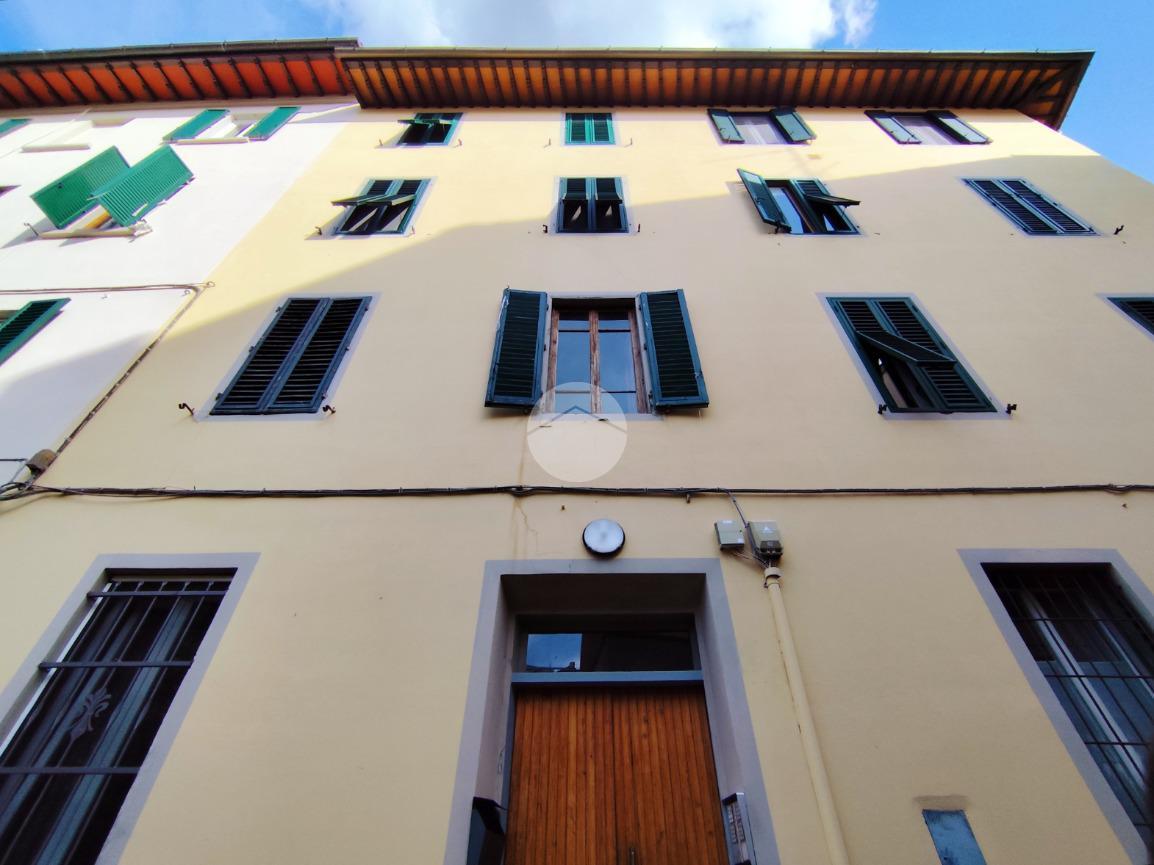 3 rooms Apartment in Florence, Italy No. 37757