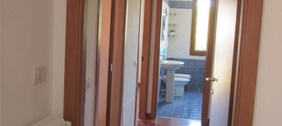4 bedrooms Apartment in Salzano, Italy No. 363704 6