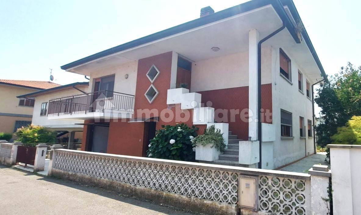 Villa T4 em Udine, Italy N.º 351520