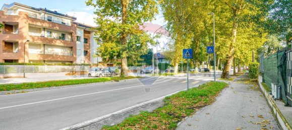 Apartamento de 2 dormitorios en Caronno Pertusella, Italy No. 380033 22